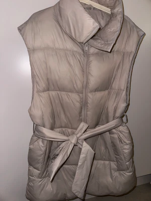 Väst  - Väst från hm. Som ny. 