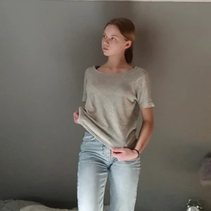 T-shirt  - Supersnygg grå t-shirt från Filippa K i storlek S. Köpt second hand men i fin kvalite💖säljer då den är för stor för min smak 