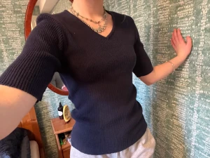 Mörkblå stickad tröja - Perfekt skick, stretchig