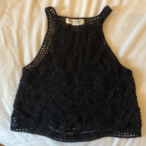 Stickat linne - Hm x Coachella, svart stickat linne.