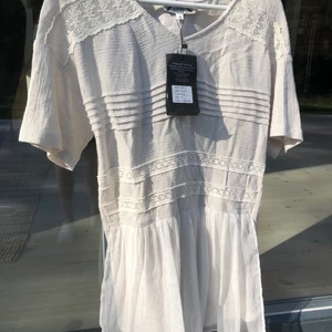 Ada fashion sweden  - Super bra skick har aldrig blivit använd. Plagget tvättas innna de skickas. Priset kan sänkas om de behövs orginal pris 1399sek