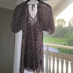 Klänning från Gina - En superfin sommarklänning från gina💕köpt för ca 299kr, säljer för 100+ frakt(66)