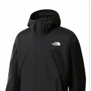 Norr face - Säljer min North face regnjacka, köpt för 1100 kan sänka till 900 Max, köparen står för frakten. Knappt använd