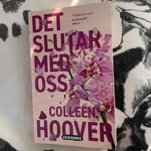 Skriven av Colleen Hoover, på svenska, pocket, köptes för 75kr