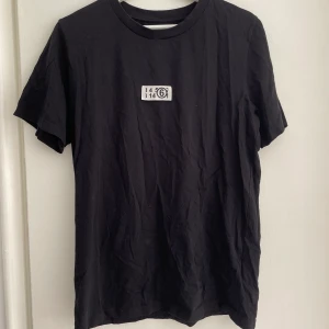 Svart T-shirt  - Använd en gång!  