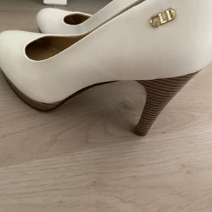 Graceland - Säljer mina skor som är köpta för några år sedan de är i storlek 36. Enbart testade eftersom de inte passade med stilen jag hade. Köparen står för frakten 💕