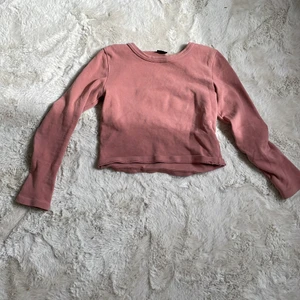 Tröja - En basic långärmad tröja från Gina tricot i ett väldigt mjukt och skönt material. 💕