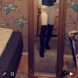 Thigh high boots  - Lår höga stövlar, har använts en höst. 