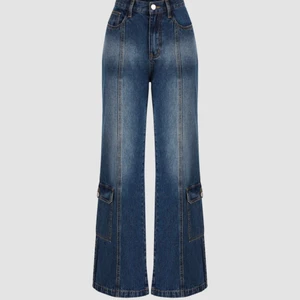 retro jeans - frakt ingår i pris! helt oanvända, byxorna var för små för mig och skulle returnera men missade sista datumet. suuupersnygga! 