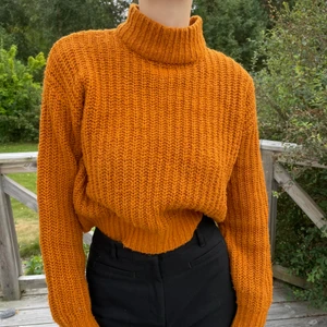 Stickad kopparfärgad tröja - Stickadtröja perfekt till hösten med polokrage🧡🧡