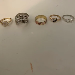 Ringar - Säljer dessa ringar för 10kr styck.   Alla för 40kr