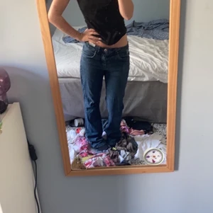 Jeans - Köpta secondhand för 1 månad sen men använder inte så mycket 
