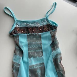 Vintage linne - Säljer detta superfina vintage linnet med paljetter🥰🥰 frakt 26kr💗💗😊