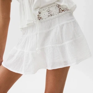 Pull & bear kjol - Pull and bear kjol som är andvönd ett par gånger och i storlek xs. Skriv privat för mer info. Passar fint till hösten att ha strumpbyxor under.