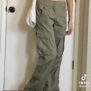 Cargopants - Dessa slutsålda byxor från h&m! I bra skick! 