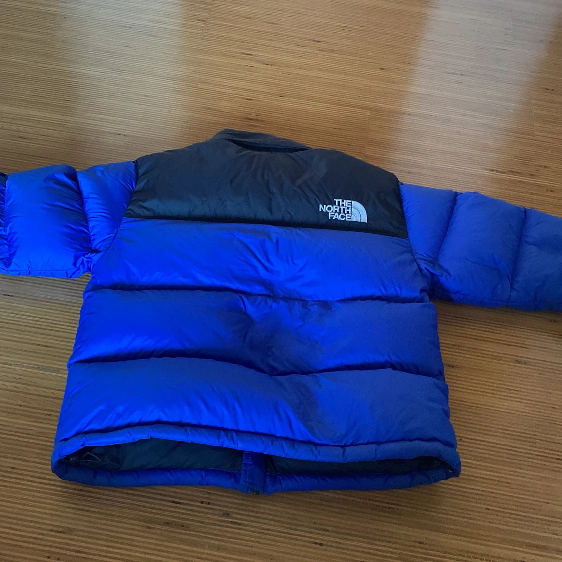 En blå North face jacka  - 91