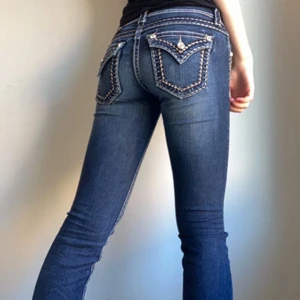 Miss Me jeans - Bootcut jeans med rhinestones från miss me. Nypris ca 1000 kr. Använda typ tre gånger.