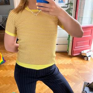 Säljer denna coola gula tröjan från zara i storlek S💛🕺🤟🏼 75kr + frakt