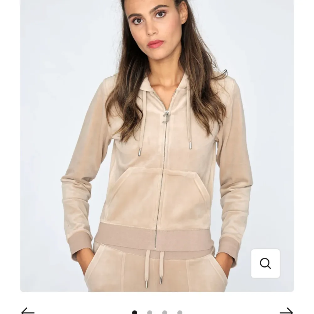 Jag säljer nu min Zip hoodie från Juicy couture, i storlek S. Använt den typ 2 gånger hemma men är i nyskick, säljer pga ej användning 💗 pris kan diskuteras . Tröjor & Koftor.
