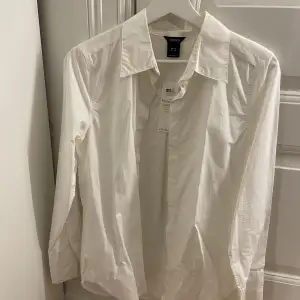 Vit skjorta storlek Xs   Helt oanvänd  150 + frakt 
