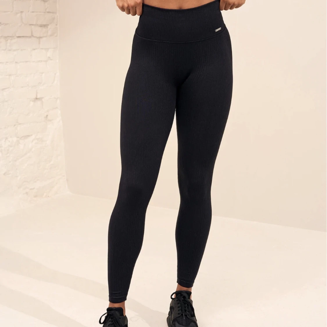 Black Ribbed Seamless Tights - 90