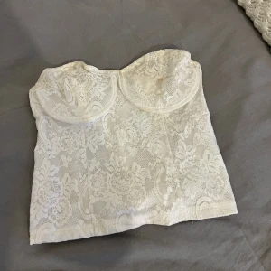 Korsett - Från Gina Tricot