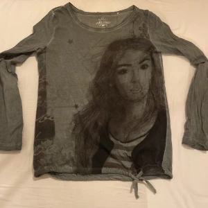 Gina Benotti tröja - Grön tröja med tryck i perfekt skick 💚 pris går att diskutera vid snabb affär 💚