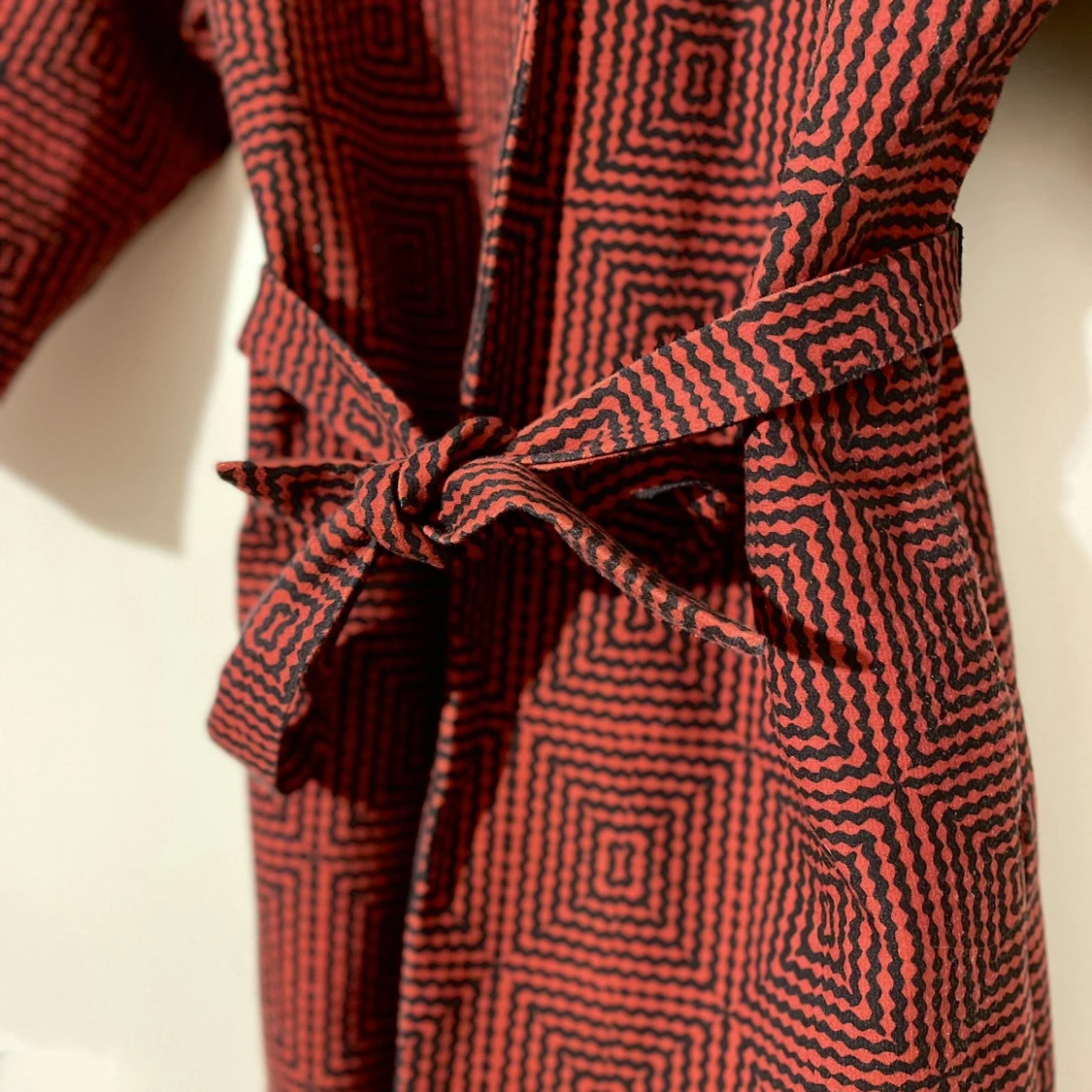 Mönstrad Kappa/innejacka med band - 90