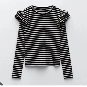 Volangtröja från Zara - snygg tröja från zara! Använd några gånger men väldigt bra skick! 