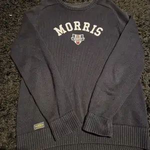 Stilren stickad Morris tröja inköpt för ca 1 år sedan, använd fåtal gånger. Inga defekter vad jag kan se. Storlek L