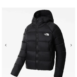 The north face jacka - Säljer min jacka som jag köpte förra vintern så är bara använd en vinter, nypris ligger mellan 2500-3000kr