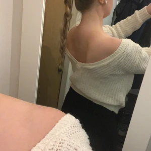 Vit stickad tröja  - Vit stickad tröja från Nelly. Köparen står för frakt 