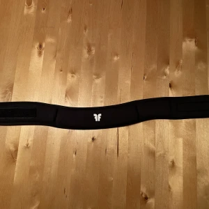 Pannband - Hej jag säljer ett pannband för konståkning från Force Field. Det är använd men fortfarande i okej skick. Köpt för 400 säljer för 100kr. Köpare betalar frakten, jag kan mötas upp i Karlskrona :)