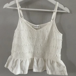 Linne - Jättegulligt linne från Even&Odd som jag aldrig har fått användning av! 