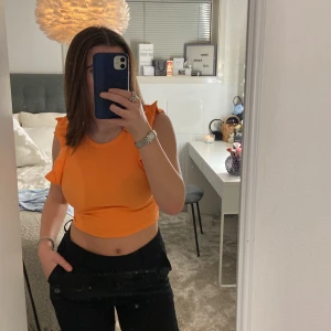 Sommar topp - Super fin topp ifrån zara som tyvärr inte kommer till användning längre! Super fin färg o fint sick ❤️ tyvärr har den blivit lite för liten