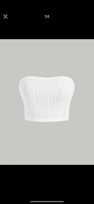 Vit topp från shein  - Superfin topp som jag fick hem idag från shein men den var tyvärr för stor på mig! Endast testad, annars helt ny 🥰 