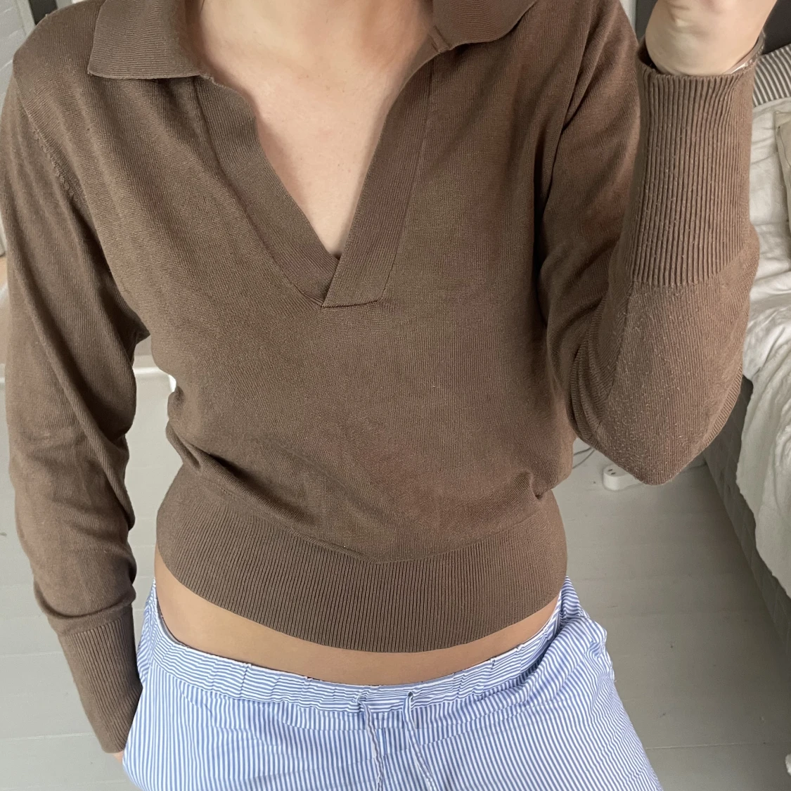 V ringad tröja med krage 