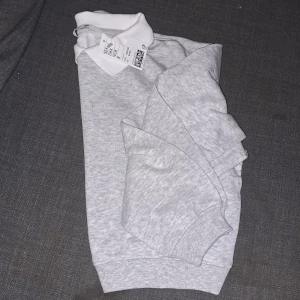 Ny skjorttröja, lappen kvar.  - Aldrig använd skjort/tröja. Mysigt material. 