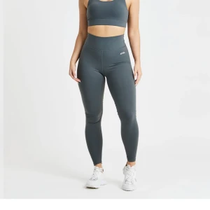 AYBL tights  - Gråa tights från AYBL. Aldrig använda och prislappen sitter kvar. Kostar 40€ på hemsidan säljer för 300kr 