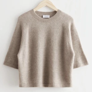 Stickad t shirt💋 - As snygg slutsåld stickad t shirt från other stories! Storlek xs och sparsamt använd💋