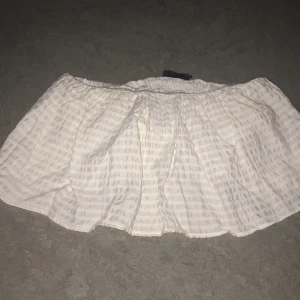 Zara topp - Zara topp kort färgen är benvit 