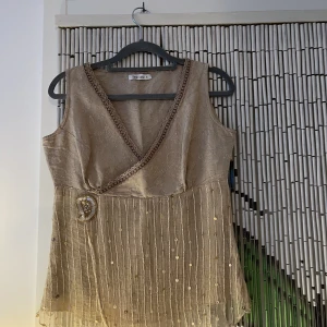 tank top with sequins details  - tank top with sequins details + a little flower 