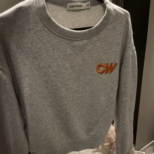 Carin Wester sweatshirt  - Kortare sweatshirt i storlek XS, i fint skick. (Köpare står för frakten)