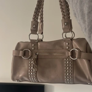 Väska - Helt ny väska från bershka