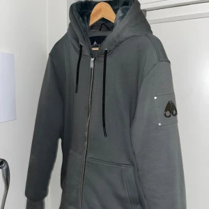 Moose Knuckles Classic Bunny - Säljer nu min Moose Knuckles Classic Bunny. Den är knappt använd och inga tecken på användning. Den är i storlek large, kvitto finns. MVH Jonte