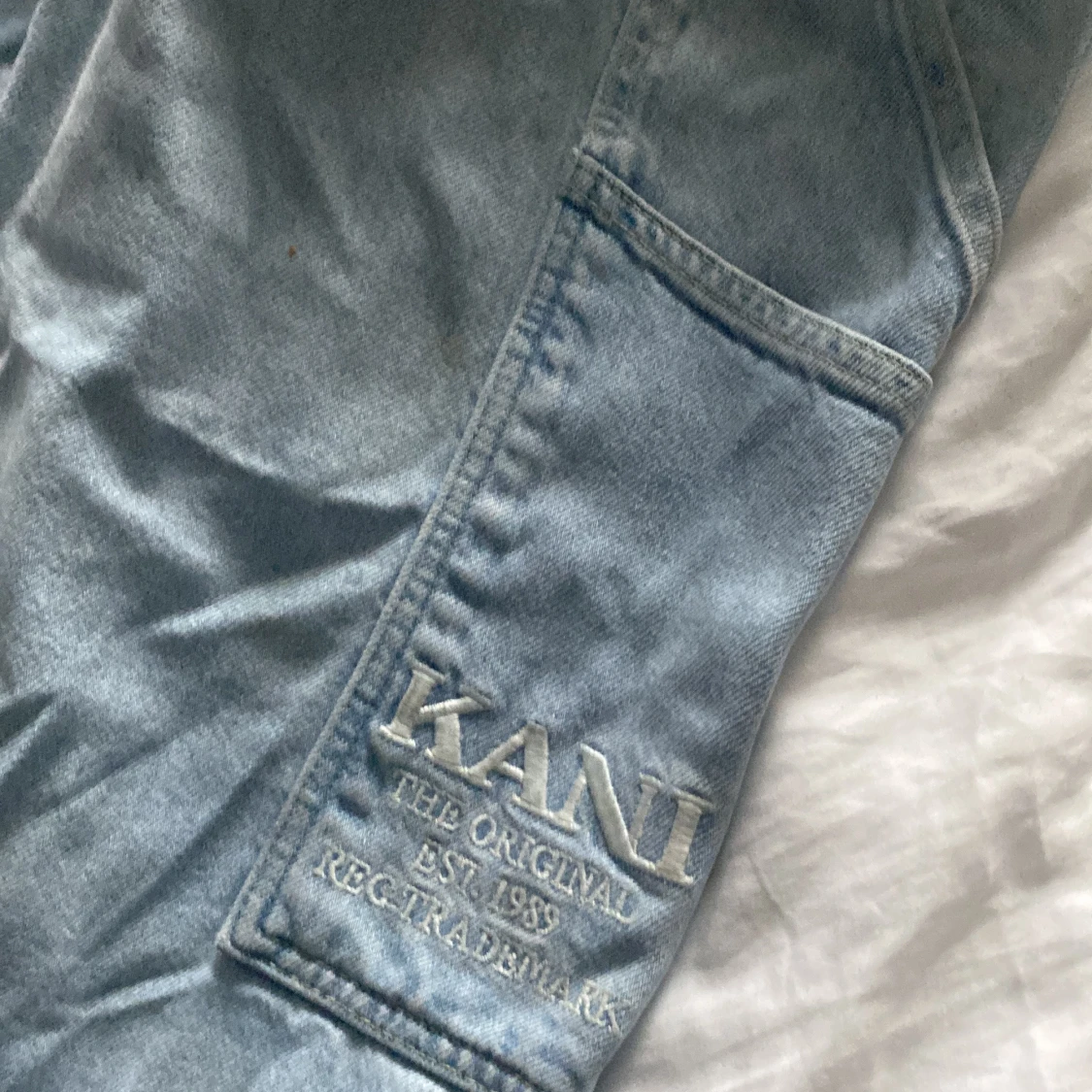 Ljusblå baggy jeans från Karl Kani - 4