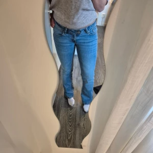 Lågmidjade ljusblå jeans - Super fina❣️