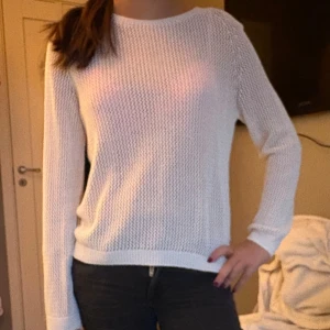 Stickad tröja  - Jättesnygg tröja som e lite genomskinlig ❤️❤️