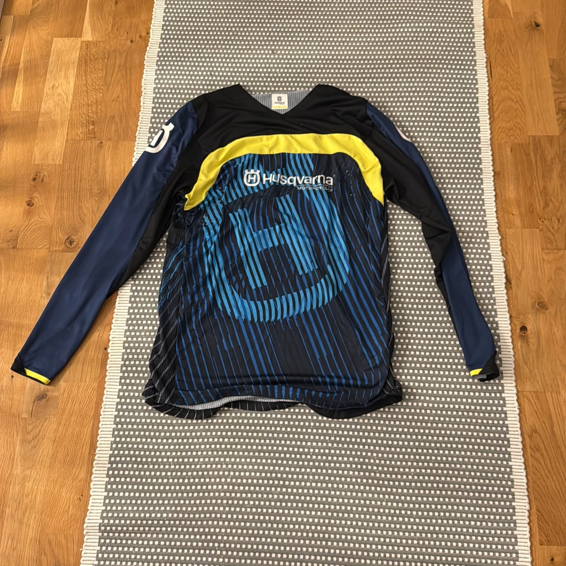 Blå långärmad tröja från Husqvarna