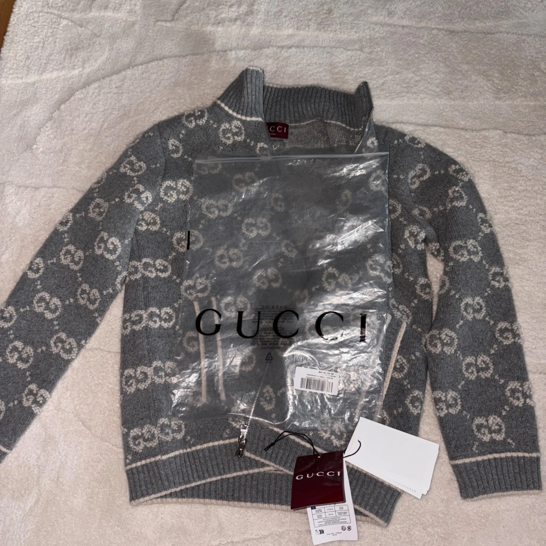 Grå stickad sweater från Gucci - 2